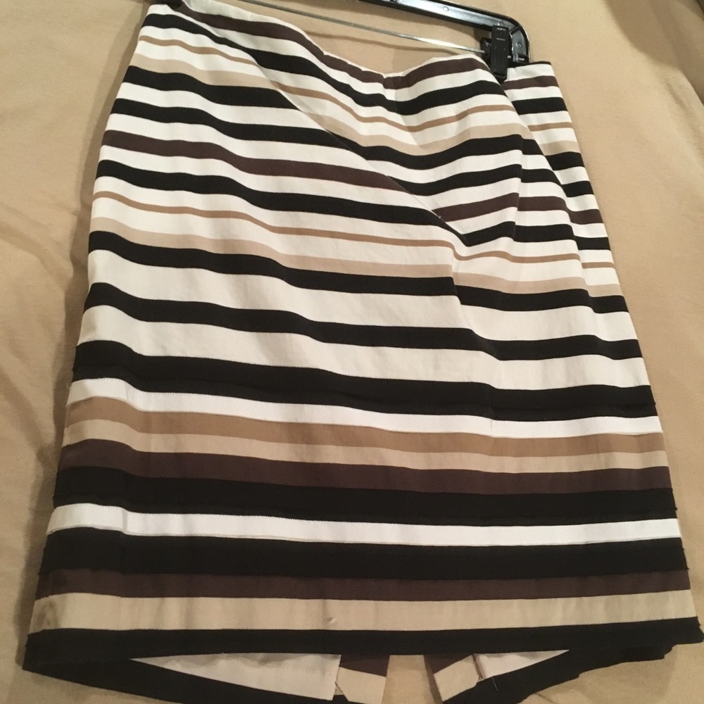 White House black market skirt. Great condition